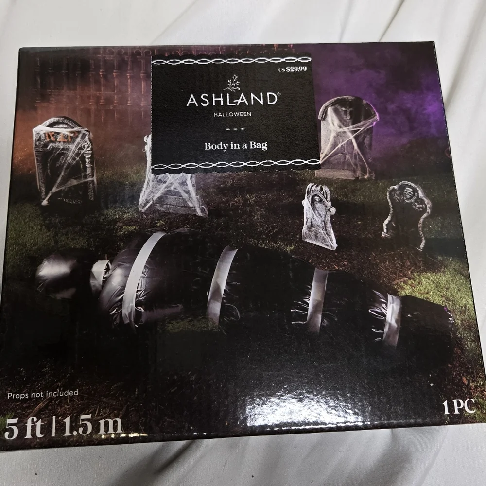 NEW Ashland Halloween bloody body‎ scene and body in a bag scary decorations